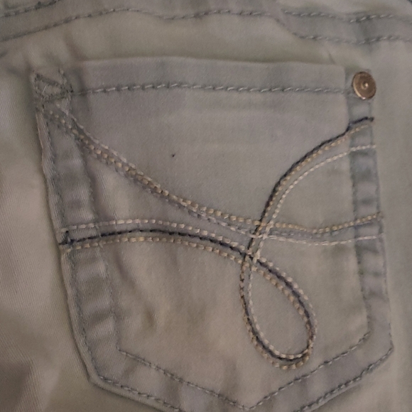 Jeans - Picture 3 of 4